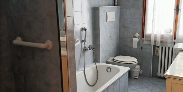 4 -bagno con vasca